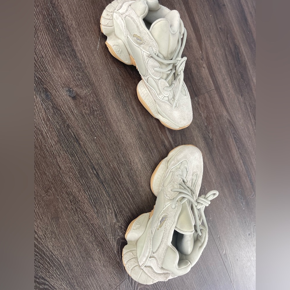 Yeezy - Picture 2 of 4